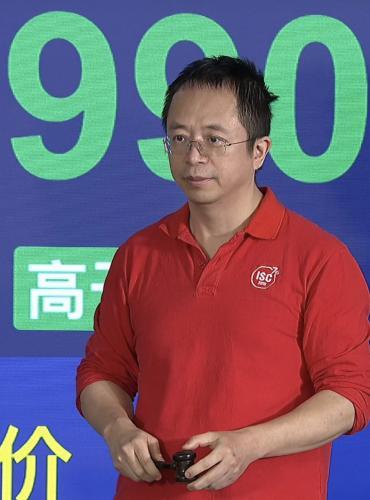 周鸿祎990万元卖掉的迈巴赫，是前妻的？最新回应：他没驾照，登记在前妻公司！公户车拍卖，有这些不同→