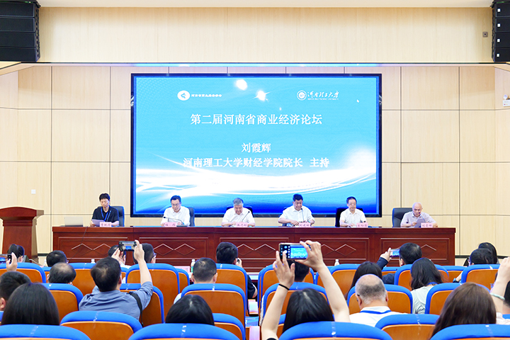 吕瑞浩公参会见非盟委员会经济发展、一体化和贸易司司长贾梅尔