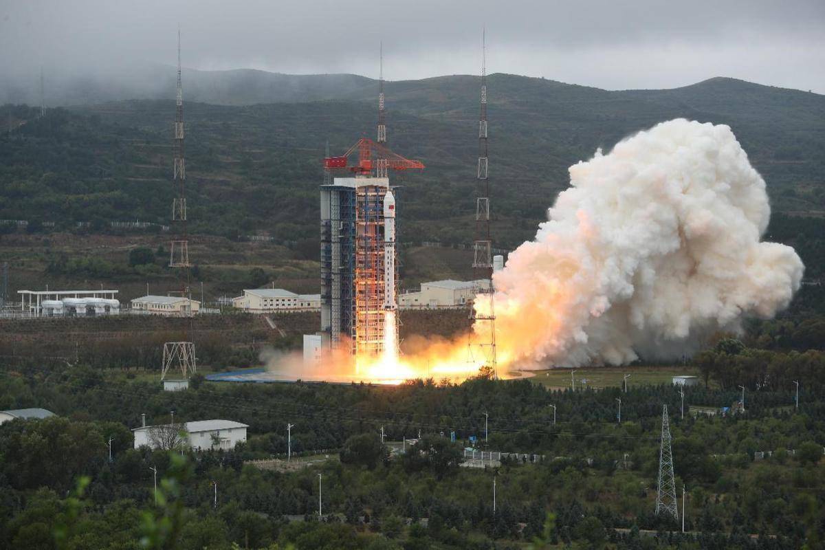 我国成功发射试验二十七号卫星01星-06星