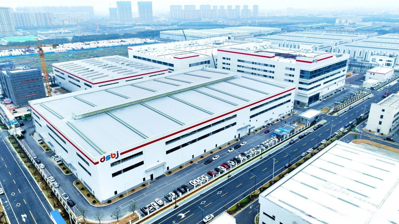东山精密净利跌超4成，LED产品亏本卖，实控人低价包揽定增惹争议